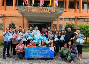 i-Tail Donates Relief Bags